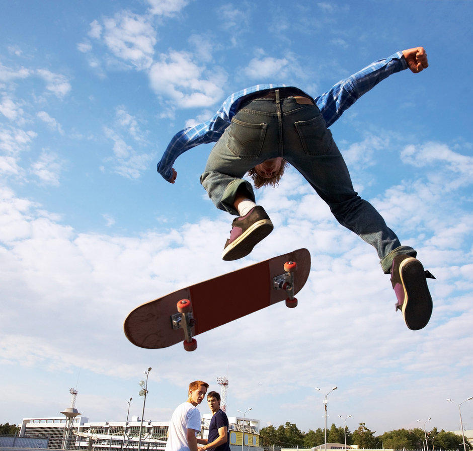 Un skater faisant un saut - Agrandir l'image (fenêtre modale)