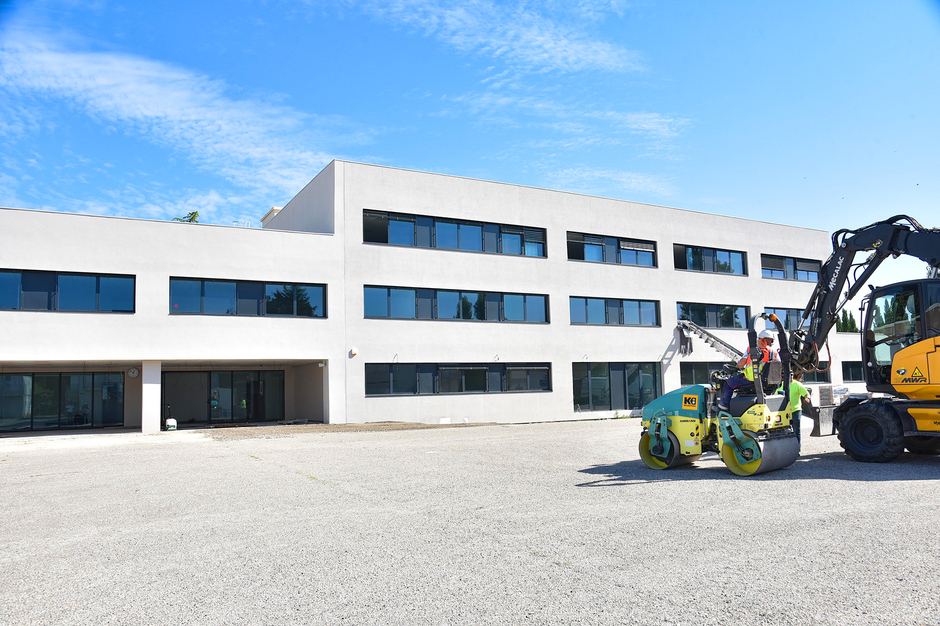 La construction du pôle enseignement s’est achevée cet été au collège Lou Vignarès de Vedène. - Agrandir l'image (fenêtre modale)