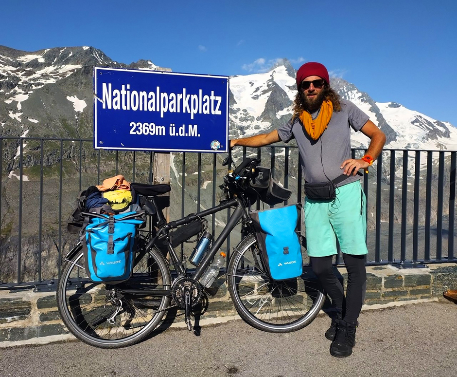 Bastien Holveck a fêté ses 33 ans en août sur la route. - Agrandir l'image, .JPG 2 Mo (fenêtre modale)