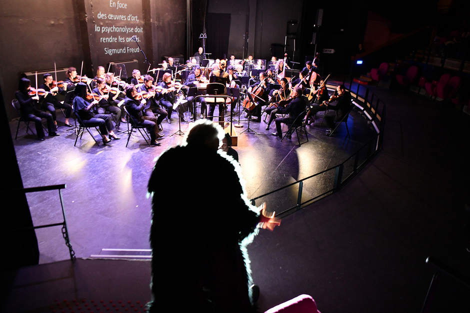 Des misiciens pendant le concert - Agrandir l'image (fenêtre modale)