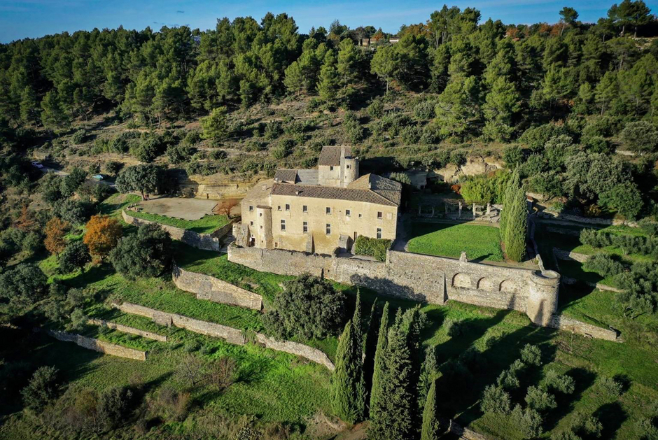 L’Abbaye Saint-Hilaire à Ménerbes est un édifice religieux remarquable, qui a su être préservé au fil des siècles (photo Guillaume Jeannin). - Agrandir l'image, .JPG 2 Mo (fenêtre modale)