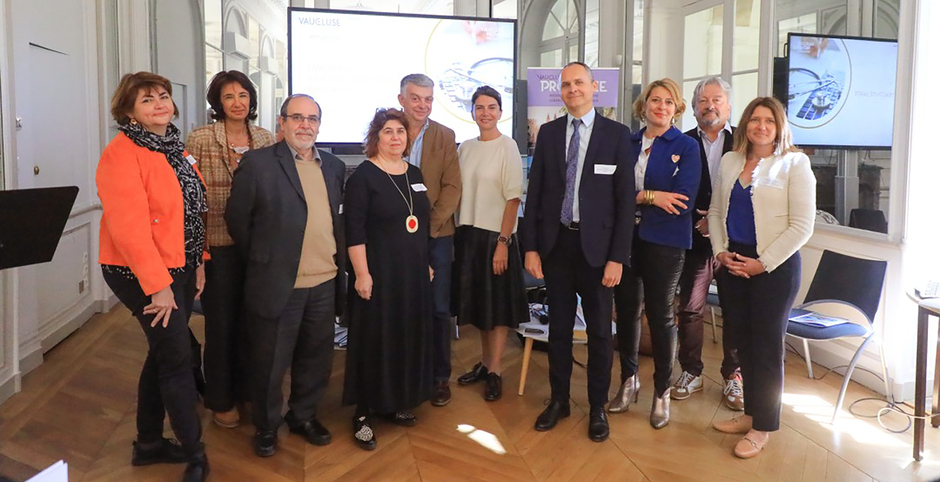 Des ersonnalités lors du lancement - Agrandir l'image (fenêtre modale)