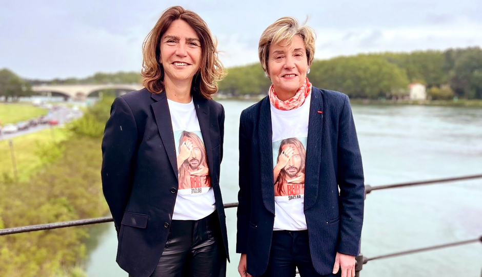 Dominique Santoni, Présidente du Département, et Cécile Helle, maire d’Avignon, étaient ce vendredi 26 avril sur le pont d’Avignon pour présenter le grand concert du 19 juin au soir, qui se tiendra à quelques centaines de mètres de là, au Carré d’honneur (près du pont Daladier).   - Agrandir l'image (fenêtre modale)