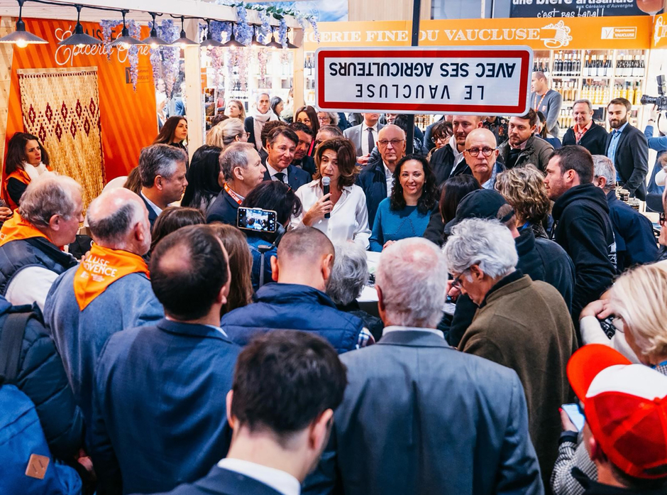 Producteurs, élus et visiteurs étaient présents en nombre pour l’inauguration du stand vauclusien, ce mardi 27 février. - Agrandir l'image (fenêtre modale)