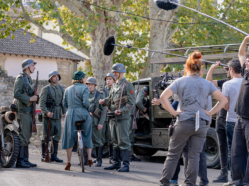 Images du tournage avec plusieurs personnages - Agrandir l'image (fenêtre modale)